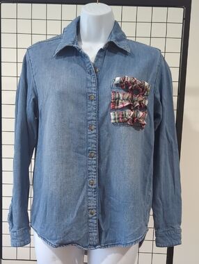Universal Thread Light Blue Denim Shirt with Relaxed Fit